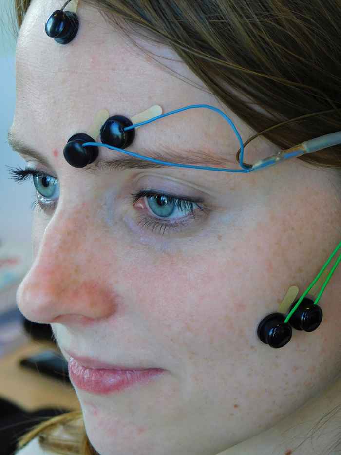 Researcher Maaike Homan with electrodes on her face